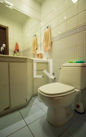 Casa de condomínio à venda com 174m², 4 quartos e 3 vagas Casa de condomínio à venda com 174m², 4 quartos e 3 vagasBanheiro