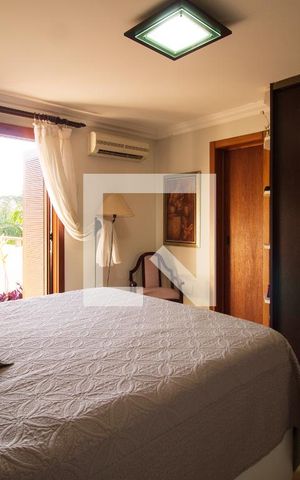 Casa de condomínio à venda com 174m², 4 quartos e 3 vagas Casa de condomínio à venda com 174m², 4 quartos e 3 vagas Suite
