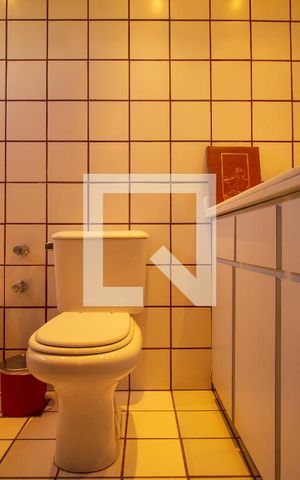Casa de condomínio à venda com 174m², 4 quartos e 3 vagas Casa de condomínio à venda com 174m², 4 quartos e 3 vagasBanheiro