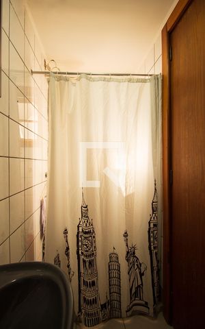 Casa de condomínio à venda com 174m², 4 quartos e 3 vagas Casa de condomínio à venda com 174m², 4 quartos e 3 vagasBanheiro