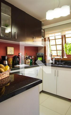 Casa de condomínio à venda com 174m², 4 quartos e 3 vagas Casa de condomínio à venda com 174m², 4 quartos e 3 vagasCozinha