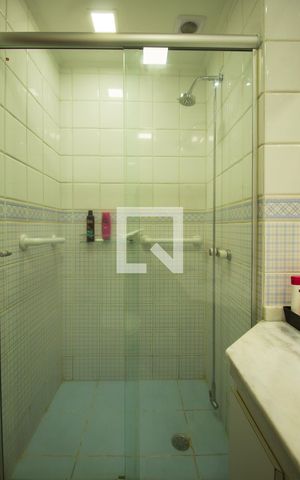 Casa de condomínio à venda com 174m², 4 quartos e 3 vagas Casa de condomínio à venda com 174m², 4 quartos e 3 vagasBanheiro