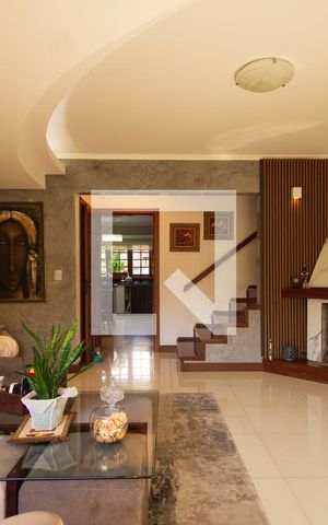 Casa de condomínio à venda com 174m², 4 quartos e 3 vagas Casa de condomínio à venda com 174m², 4 quartos e 3 vagasSala