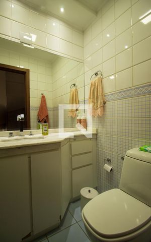 Casa de condomínio à venda com 174m², 4 quartos e 3 vagas Casa de condomínio à venda com 174m², 4 quartos e 3 vagasBanheiro