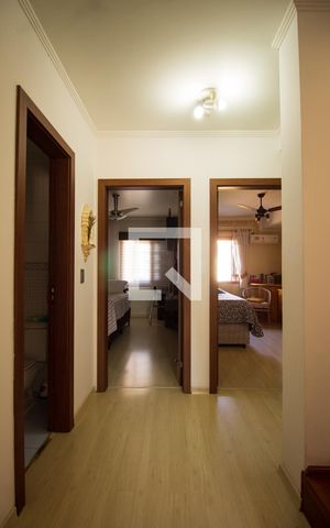 Casa de condomínio à venda com 174m², 4 quartos e 3 vagas Casa de condomínio à venda com 174m², 4 quartos e 3 vagasCorredor