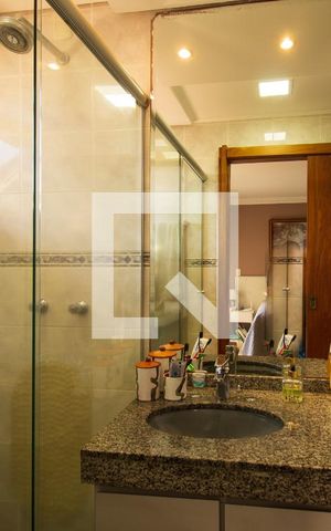 Casa de condomínio à venda com 174m², 4 quartos e 3 vagas Casa de condomínio à venda com 174m², 4 quartos e 3 vagasBanheiro da Suíte