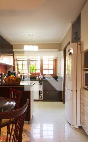 Casa de condomínio à venda com 174m², 4 quartos e 3 vagas Casa de condomínio à venda com 174m², 4 quartos e 3 vagasCozinha
