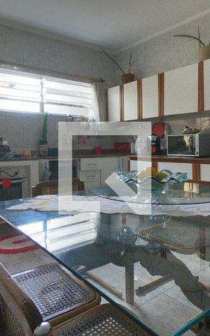 Casa à venda com 198m², 2 quartos e 2 vagasCozinha