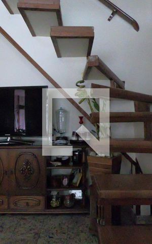 Casa à venda com 198m², 2 quartos e 2 vagasSala