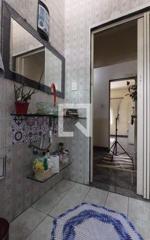 Casa à venda com 198m², 2 quartos e 2 vagasBanheiro
