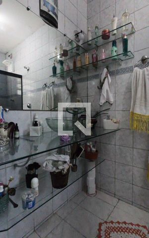 Casa à venda com 198m², 2 quartos e 2 vagasBanheiro Suíte