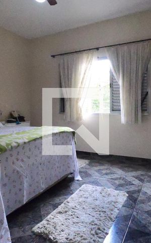 Casa à venda com 198m², 2 quartos e 2 vagasSuíte 