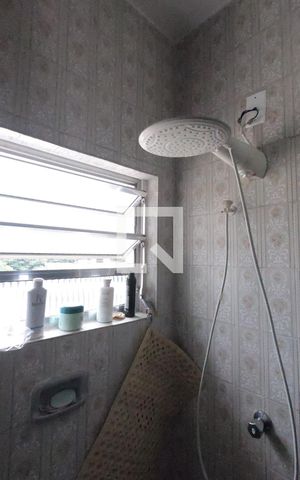 Casa à venda com 198m², 2 quartos e 2 vagasBanheiro