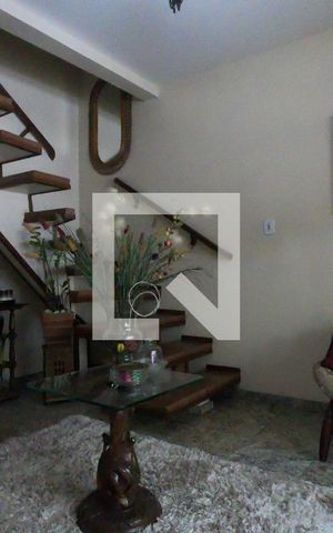 Casa à venda com 198m², 2 quartos e 2 vagasSala