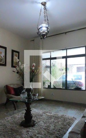 Casa à venda com 198m², 2 quartos e 2 vagasSala