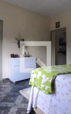 Casa à venda com 198m², 2 quartos e 2 vagasSuíte 