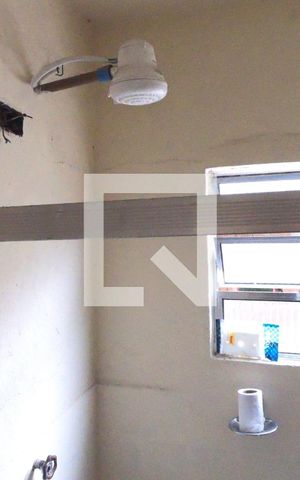 Casa à venda com 198m², 2 quartos e 2 vagasBanheiro de Serviço