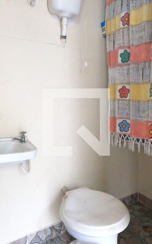 Casa à venda com 198m², 2 quartos e 2 vagasBanheiro de Serviço