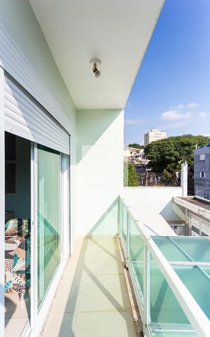 Casa à venda com 202m², 4 quartos e 3 vagas Casa à venda com 202m², 4 quartos e 3 vagasVaranda