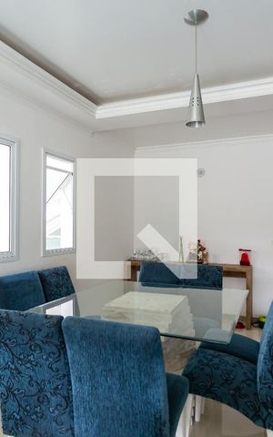 Casa à venda com 202m², 4 quartos e 3 vagas Casa à venda com 202m², 4 quartos e 3 vagasSala