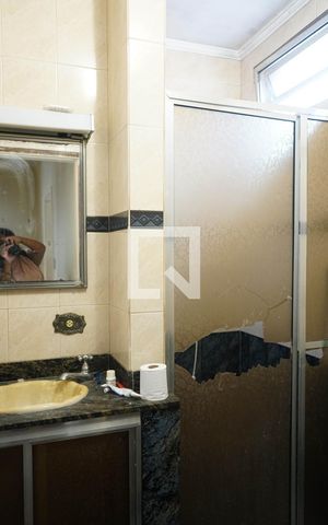 Casa à venda com 200m², 5 quartos e 3 vagas Casa à venda com 200m², 5 quartos e 3 vagasBanheiro Social