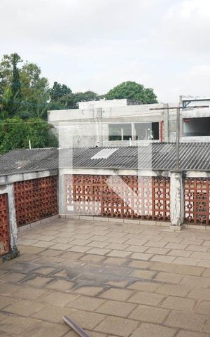 Casa à venda com 200m², 5 quartos e 3 vagas Casa à venda com 200m², 5 quartos e 3 vagasÁrea Externa