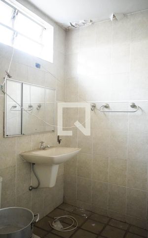 Casa à venda com 200m², 5 quartos e 3 vagas Casa à venda com 200m², 5 quartos e 3 vagasBanheiro de Serviço