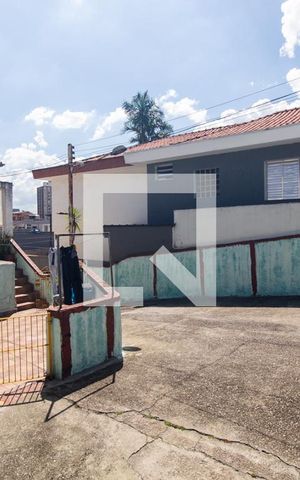 Casa à venda com 318m², 5 quartos e 4 vagas Casa à venda com 318m², 5 quartos e 4 vagasQuintal