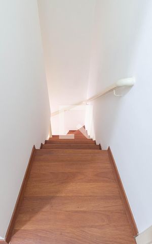 Casa de condomínio à venda com 83m², 2 quartos e 2 vagasEscada