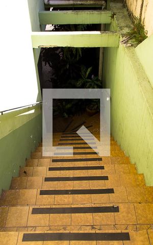 Casa à venda com 125m², 3 quartos e 3 vagas Casa à venda com 125m², 3 quartos e 3 vagasCorredor externo - Escada