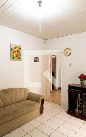 Casa à venda com 200m², 4 quartos e 2 vagas Casa à venda com 200m², 4 quartos e 2 vagasSala de Estar
