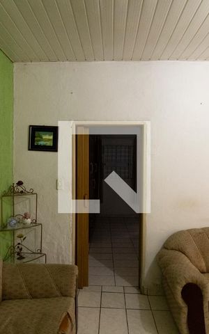 Casa à venda com 200m², 4 quartos e 2 vagas Casa à venda com 200m², 4 quartos e 2 vagasSala de Estar
