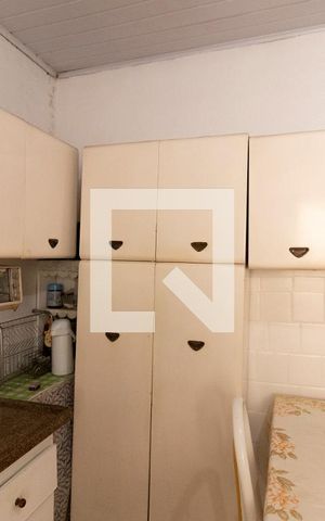 Casa à venda com 200m², 4 quartos e 2 vagas Casa à venda com 200m², 4 quartos e 2 vagasCozinha - Armários