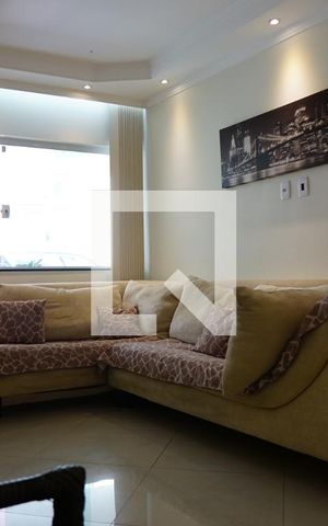 Casa à venda com 100m², 4 quartos e 2 vagasSala