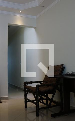 Casa à venda com 100m², 4 quartos e 2 vagasSala