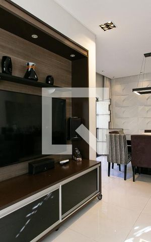 Casa à venda com 250m², 4 quartos e 2 vagas Casa à venda com 250m², 4 quartos e 2 vagasSala