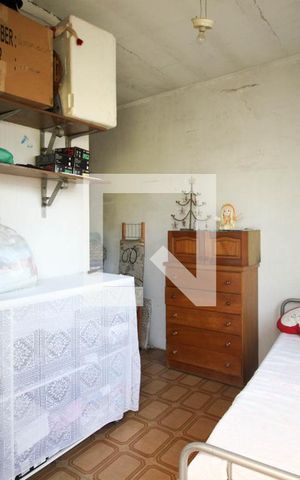 Casa à venda com 100m², 4 quartos e 2 vagas Casa à venda com 100m², 4 quartos e 2 vagasÁrea de Serviço