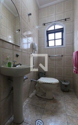 Casa à venda com 225m², 3 quartos e 6 vagasLavabo
