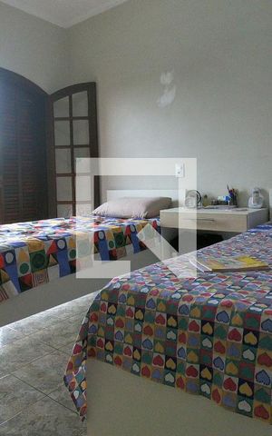 Casa à venda com 225m², 3 quartos e 6 vagasSuite 
