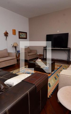Casa à venda com 550m², 5 quartos e 2 vagasSala 1