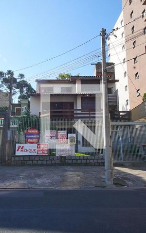 Casa à venda com 260m², 3 quartos e 2 vagasFachada