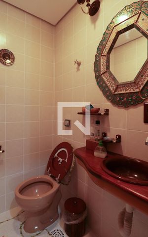 Casa de condomínio à venda com 258m², 3 quartos e 2 vagas Casa de condomínio à venda com 258m², 3 quartos e 2 vagasLavabo