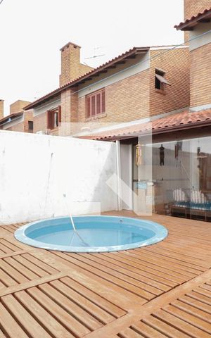 Casa de condomínio à venda com 258m², 3 quartos e 2 vagas Casa de condomínio à venda com 258m², 3 quartos e 2 vagasÁrea Externa
