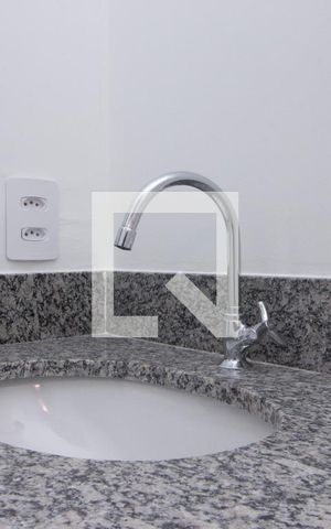 Apartamento à venda com 38m², 2 quartos e sem vaga Apartamento à venda com 38m², 2 quartos e sem vagaBanheiro