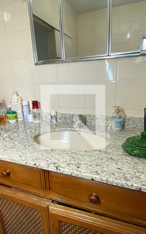 Casa à venda com 300m², 6 quartos e 2 vagasPia do Banheiro da Suite 