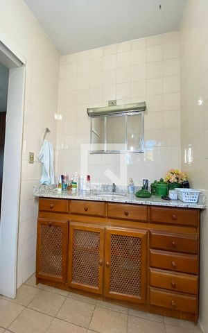 Casa à venda com 300m², 6 quartos e 2 vagasBanheiro da Suite 