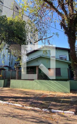 Casa à venda com 300m², 6 quartos e 2 vagasFachada