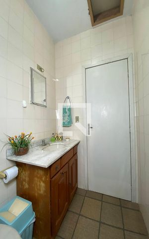 Casa à venda com 300m², 6 quartos e 2 vagasBanheiro Social