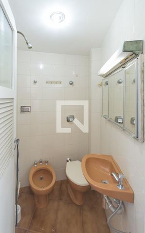 Apartamento à venda com 62m², 2 quartos e 2 vagas Apartamento à venda com 62m², 2 quartos e 2 vagasBanheiro de Serviço
