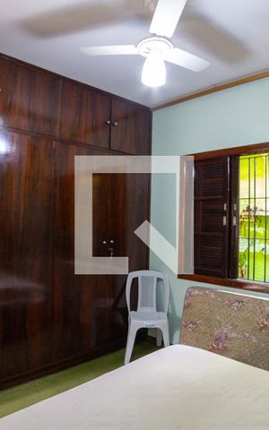 Casa à venda com 320m², 5 quartos e 2 vagas Casa à venda com 320m², 5 quartos e 2 vagasQuarto 1
